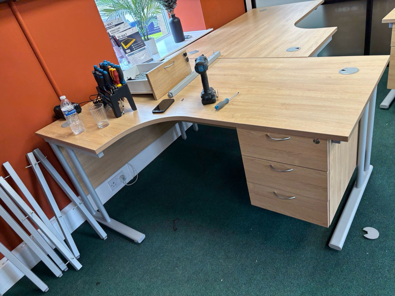 Left Hand corner Desk With Attached Draws 1.6m X 1.2m Left Hand corner Desk With Attached Draws 1.6m X 1.2m