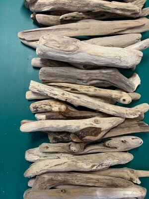 Pieces of Driftwood dried and graded max 6 inches long.