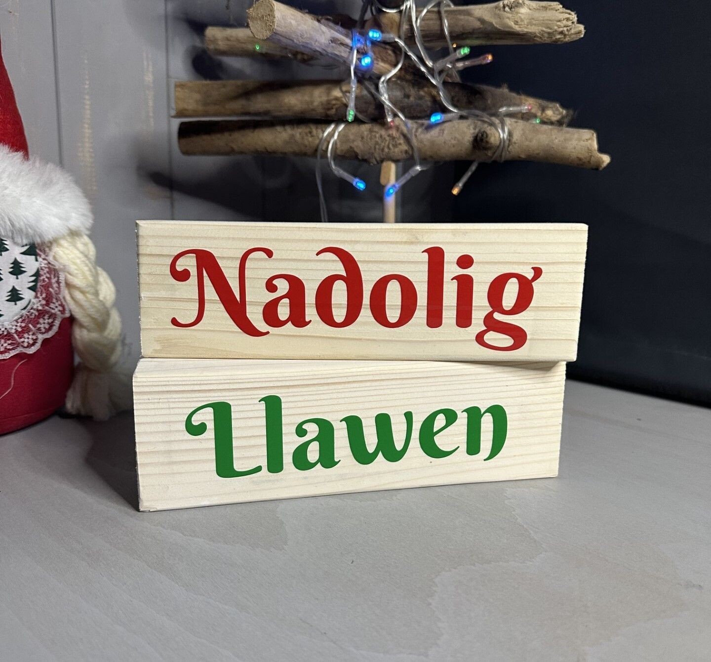 Free Standing Signs Nadolig Llawen  Merry Christmas
Solid Wood Plaque Welsh