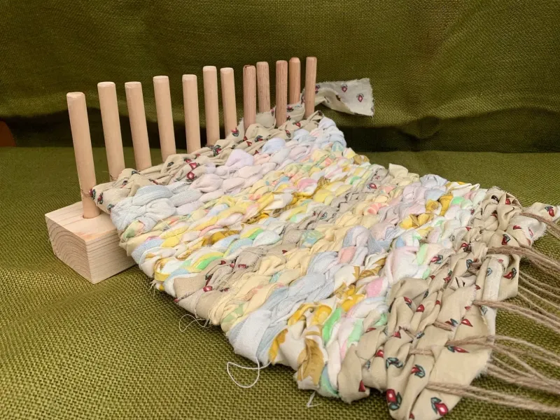 Small peg loom by Lili-wen Looms - 12 pegs, perfect for children, schools or small projects