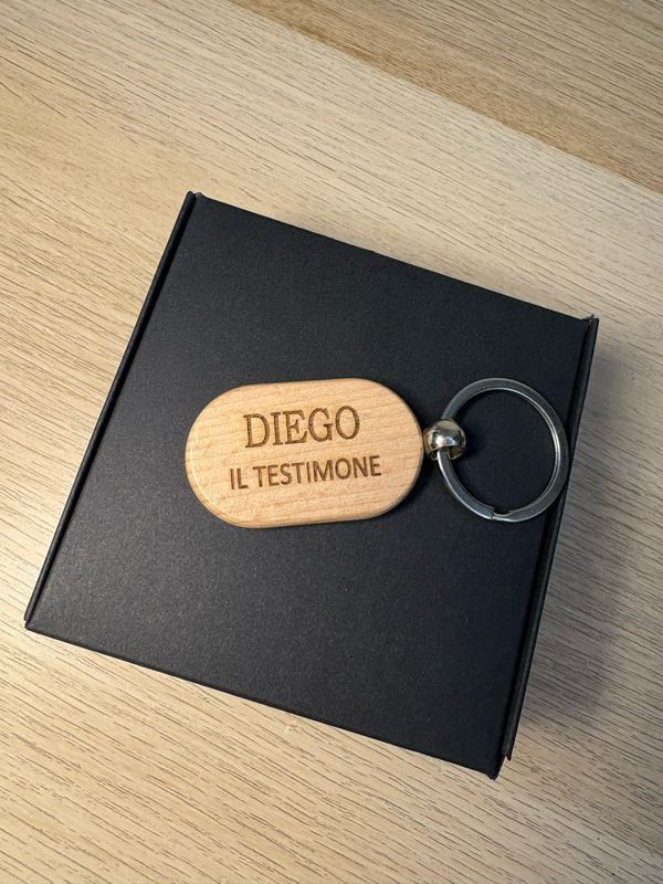 Portachiavi in legno inciso