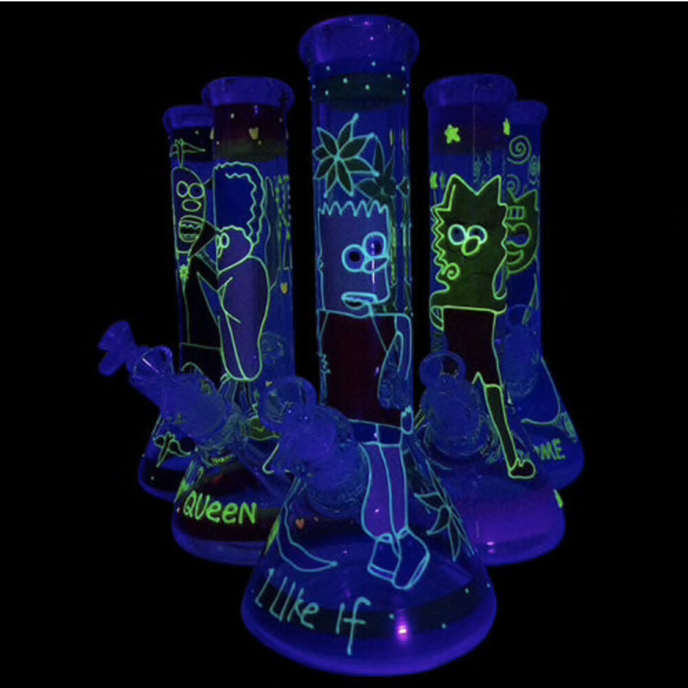 7mm Glow In The Dark Hand Painted Art Work Beaker Water Pipe