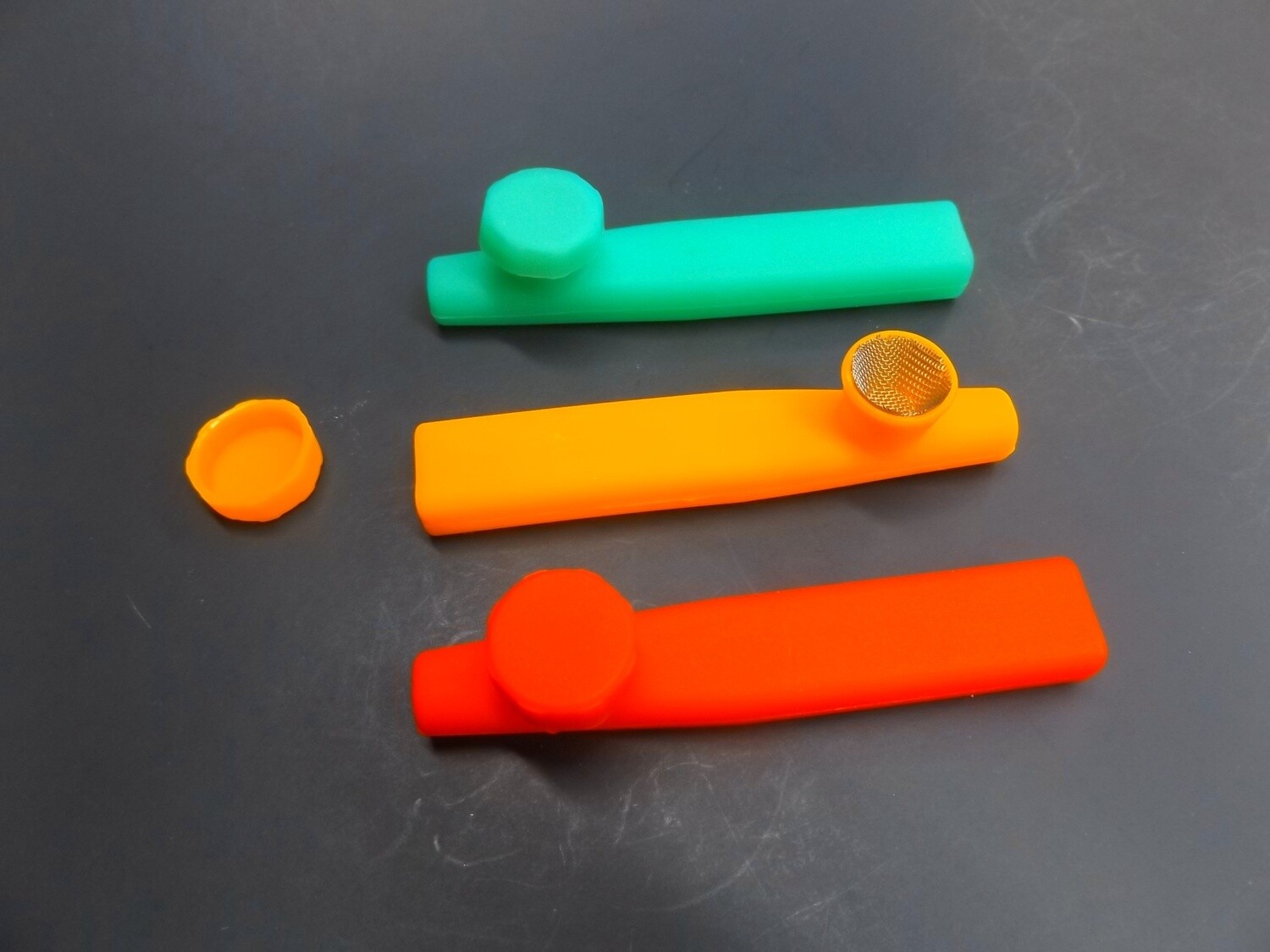 Small Silicone Hand Pipe-3&quot; (With Lid)