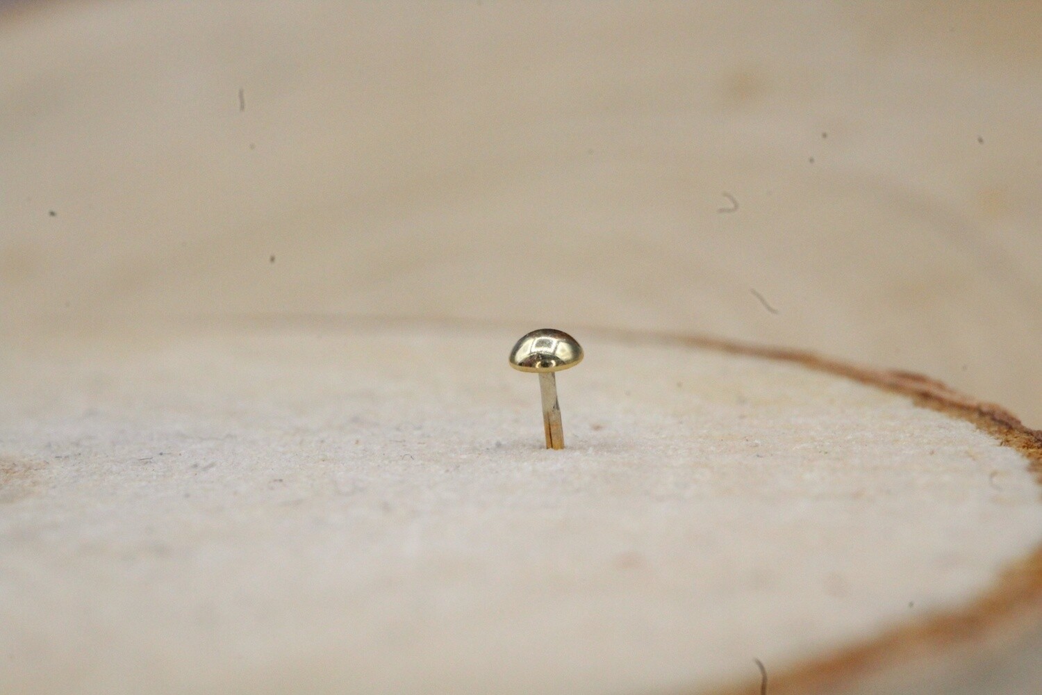 Threadless Yellow Gold Dome Top, Size: 2mm