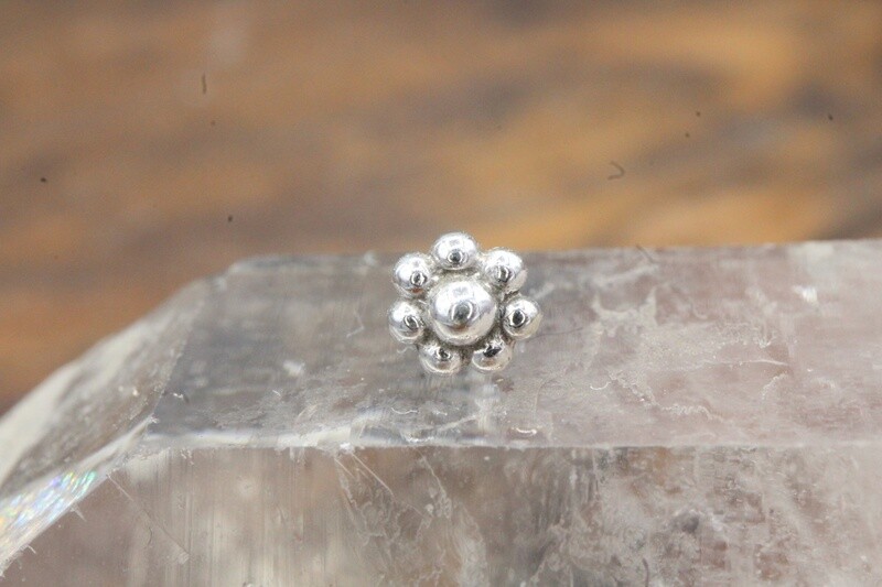 Threadless White Gold 7-Bead Flower Top