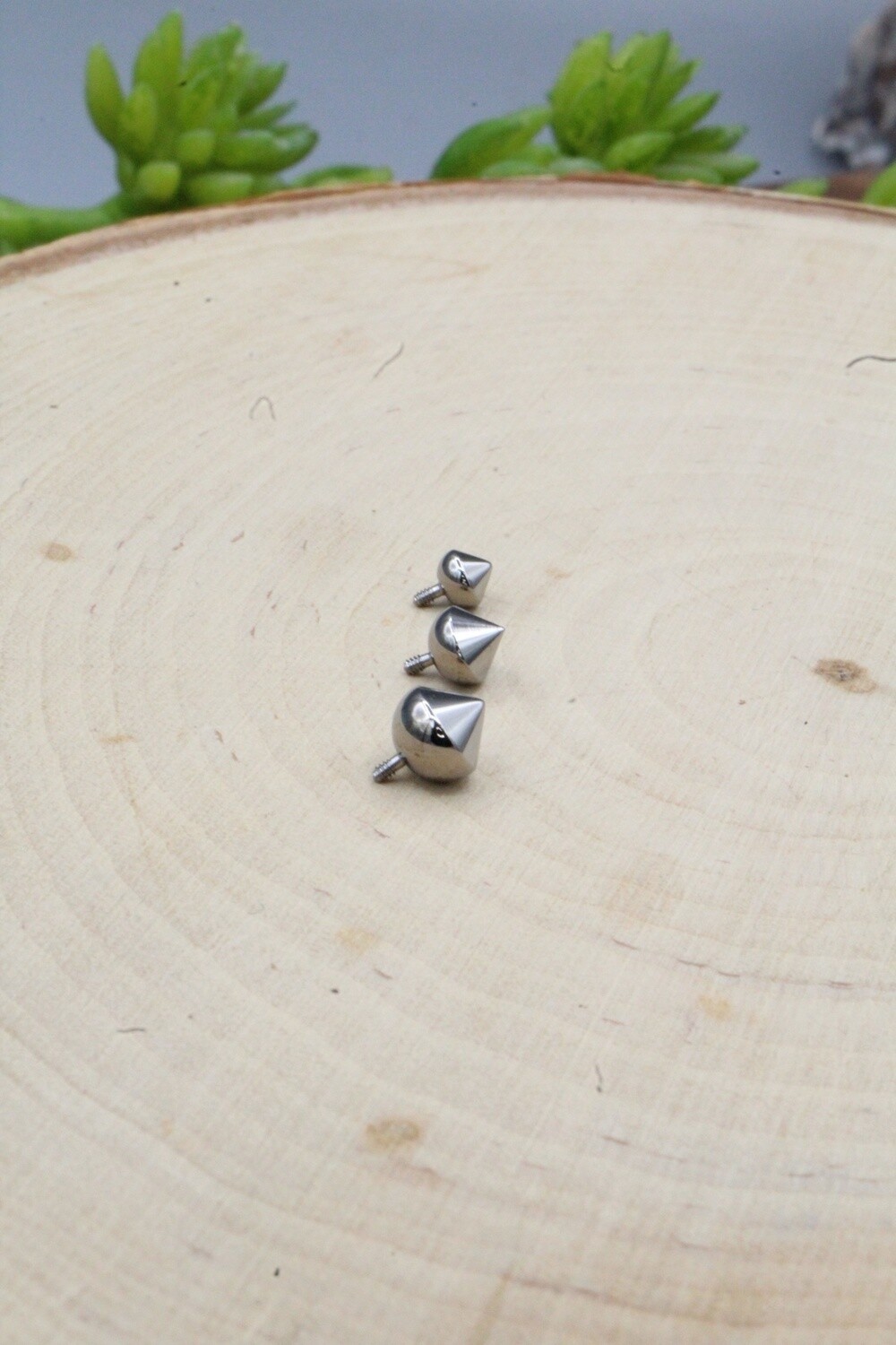 Threaded Titanium Spiked Bead Ends, Gauge: 18/16g, Size: 1/8&#39;&#39;