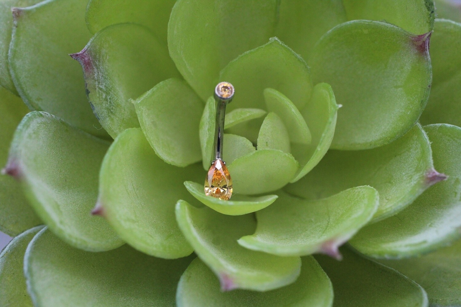 Threaded Pear Prong Navel Curve, Length: 5/16&#39;&#39;, Colour: Amber