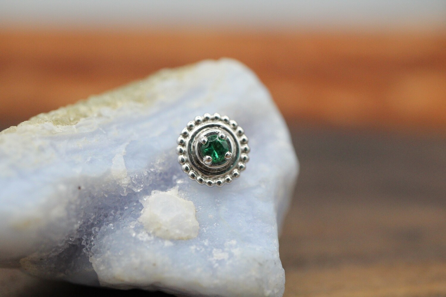 Threaded White Gold Afghan Circle, Gauge: 16g, Stone: Emerald