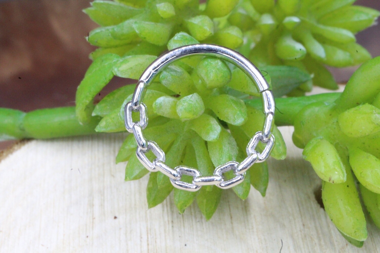 White Gold Chain Link Seam