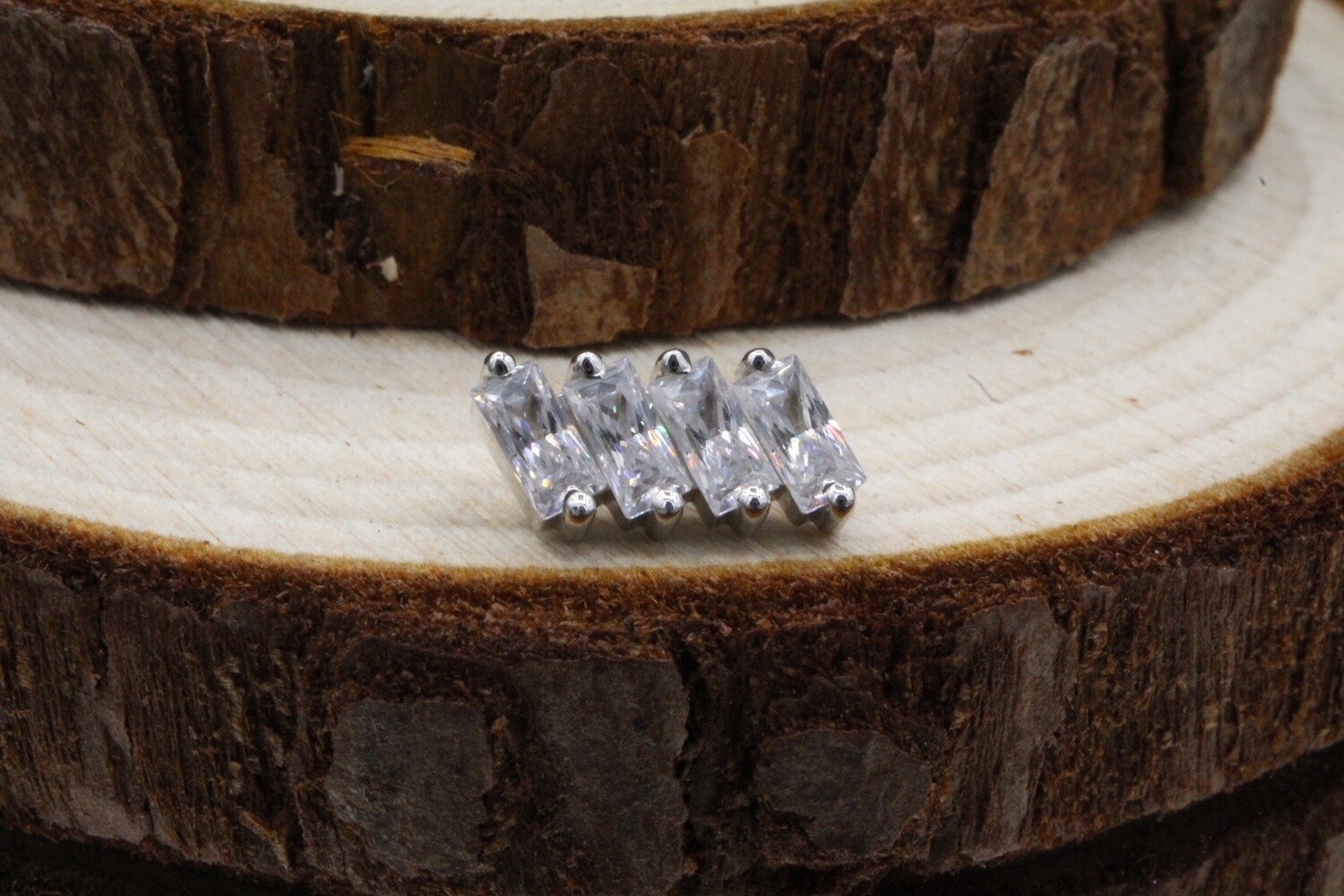 Threaded White Gold Liara 4, Gauge: 18/16ga, Size: 8x8mm, Stone: White CZ