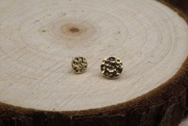 Threaded Yellow Gold Hammered Disc