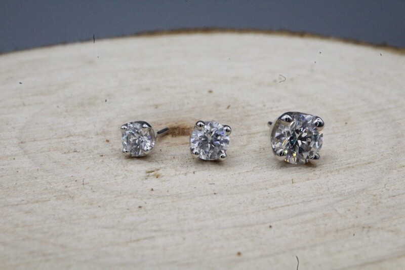 Threadless White Gold  Prong Set Genuine Diamond