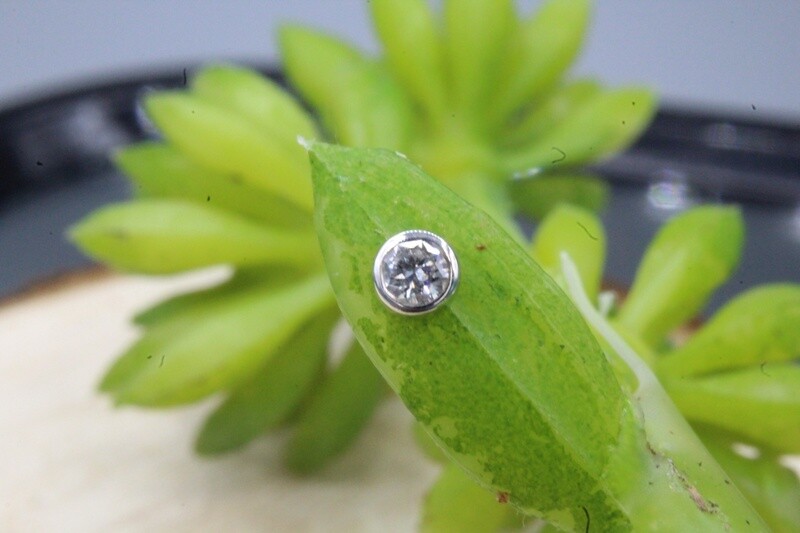 Threadless White Gold Bezel Set White CZ Top