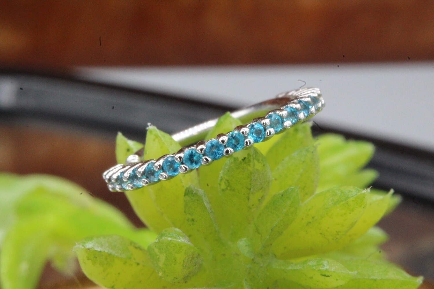 White Gold Telesto Seam