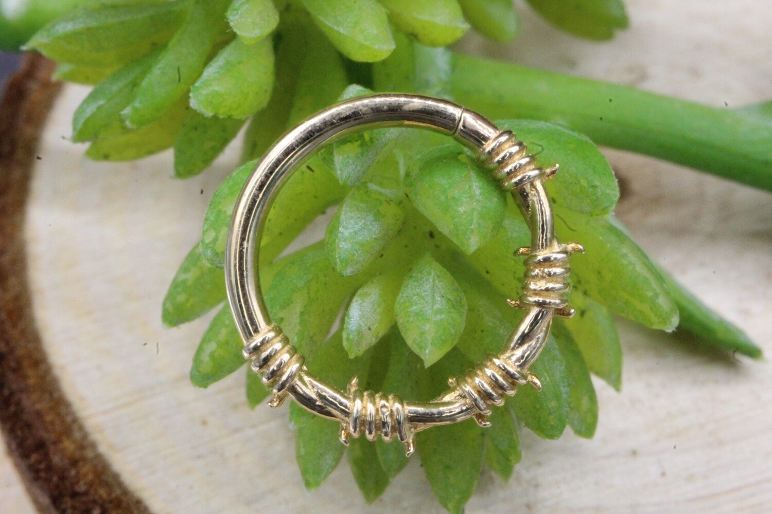 Yellow Gold Barbed Wire Seam