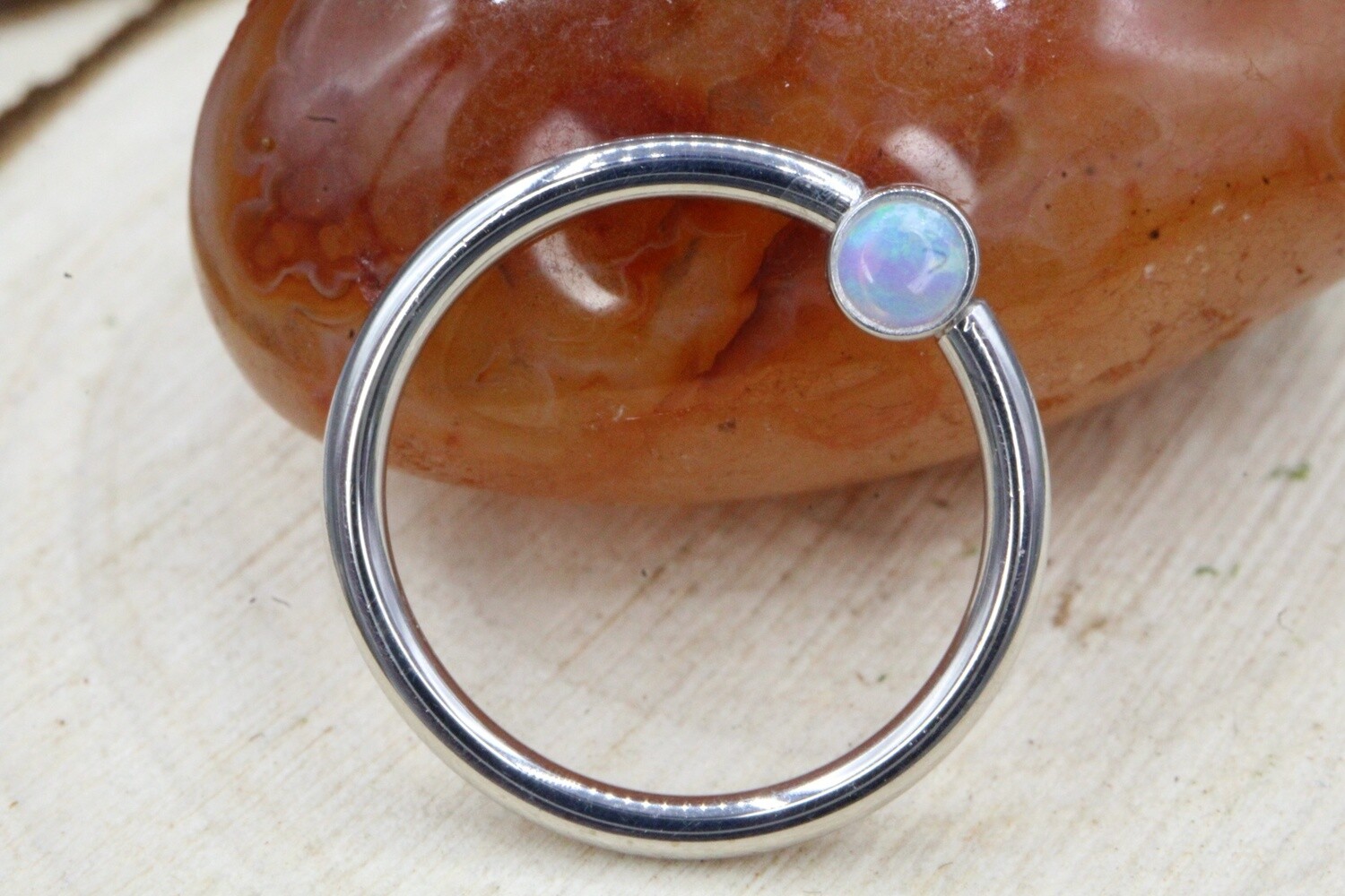 White Gold Fixed Bezel Seam, Size: 16g 7/16&#39;&#39;, Stone Size: 2.5mm, Stone: White Opal (AAA)