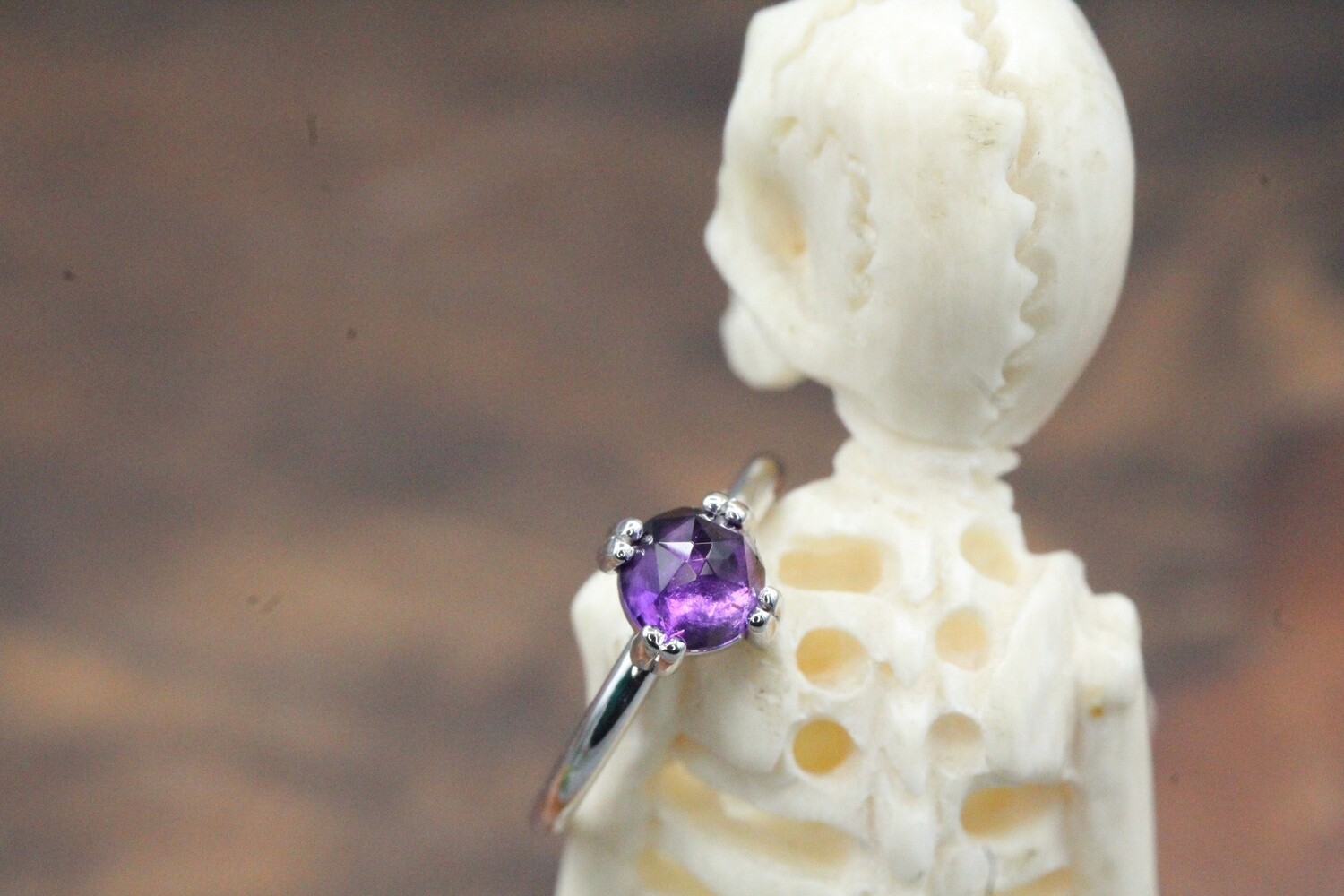 White Gold Fixed Round Prong Seam
