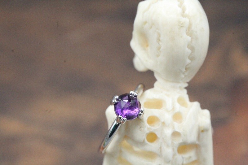 White Gold Fixed Round Prong Seam
