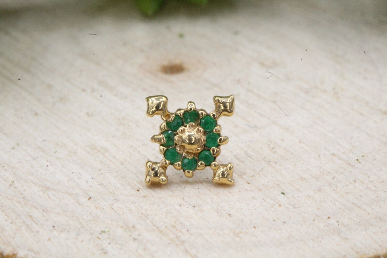 Threadless Yellow Gold Idol Top, Stone: Emerald