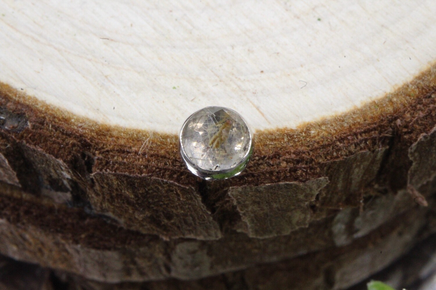 Threadless White Gold Metallo Cup Tops, Size: 4mm, Stone Cut: Rose Cut, Stone: Rutilated Quartz