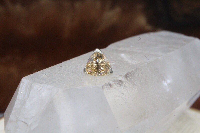 Threadless White Gold Trillion Top