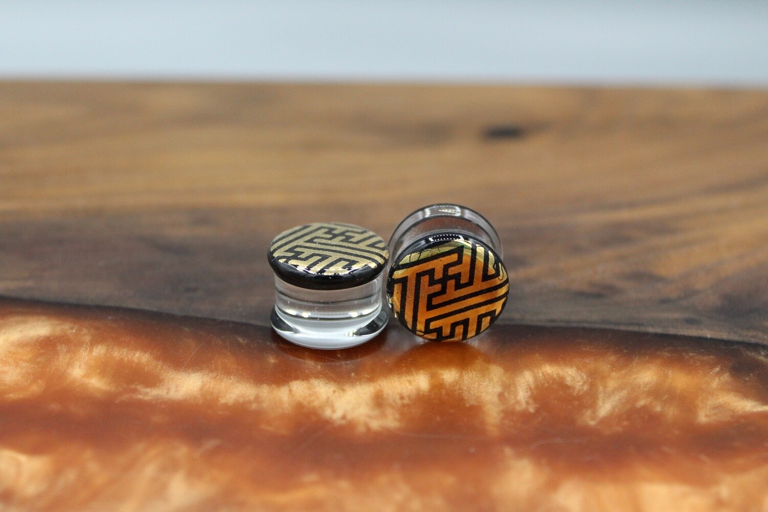Double Flare Maze Front Glass Plugs, Gauge: 5/8”, Colour: Black/Gold