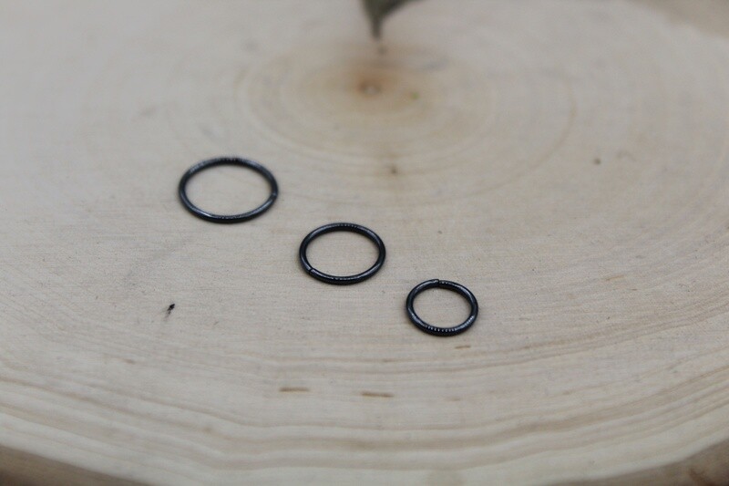 Black Niobium Seam Rings and Captive Bead Rings