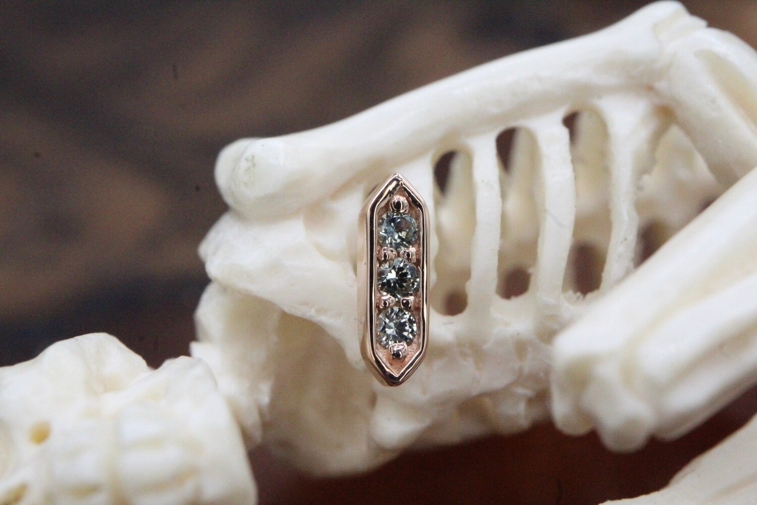 Threadless Rose Gold Sillian, Gold Color: Rose Gold, Stone: Grey Sapphire