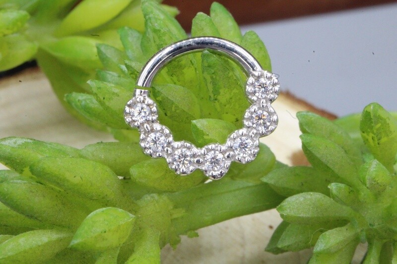 White Gold Daisy Chain Seam