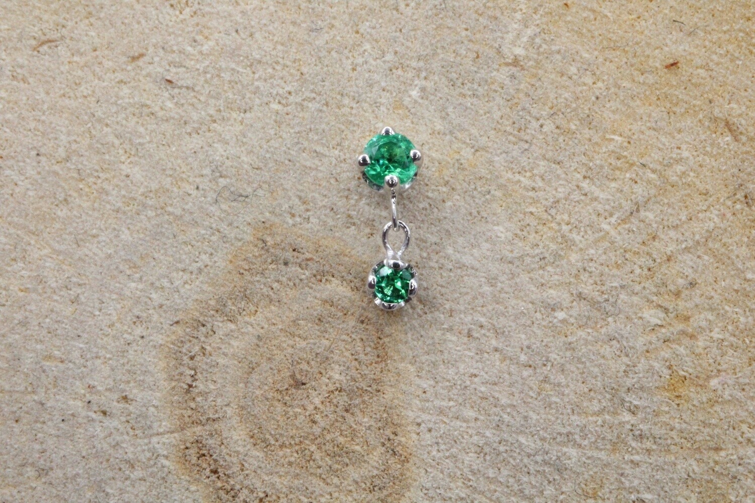 Threadless White Gold Duet, Stone: Emerald AA
