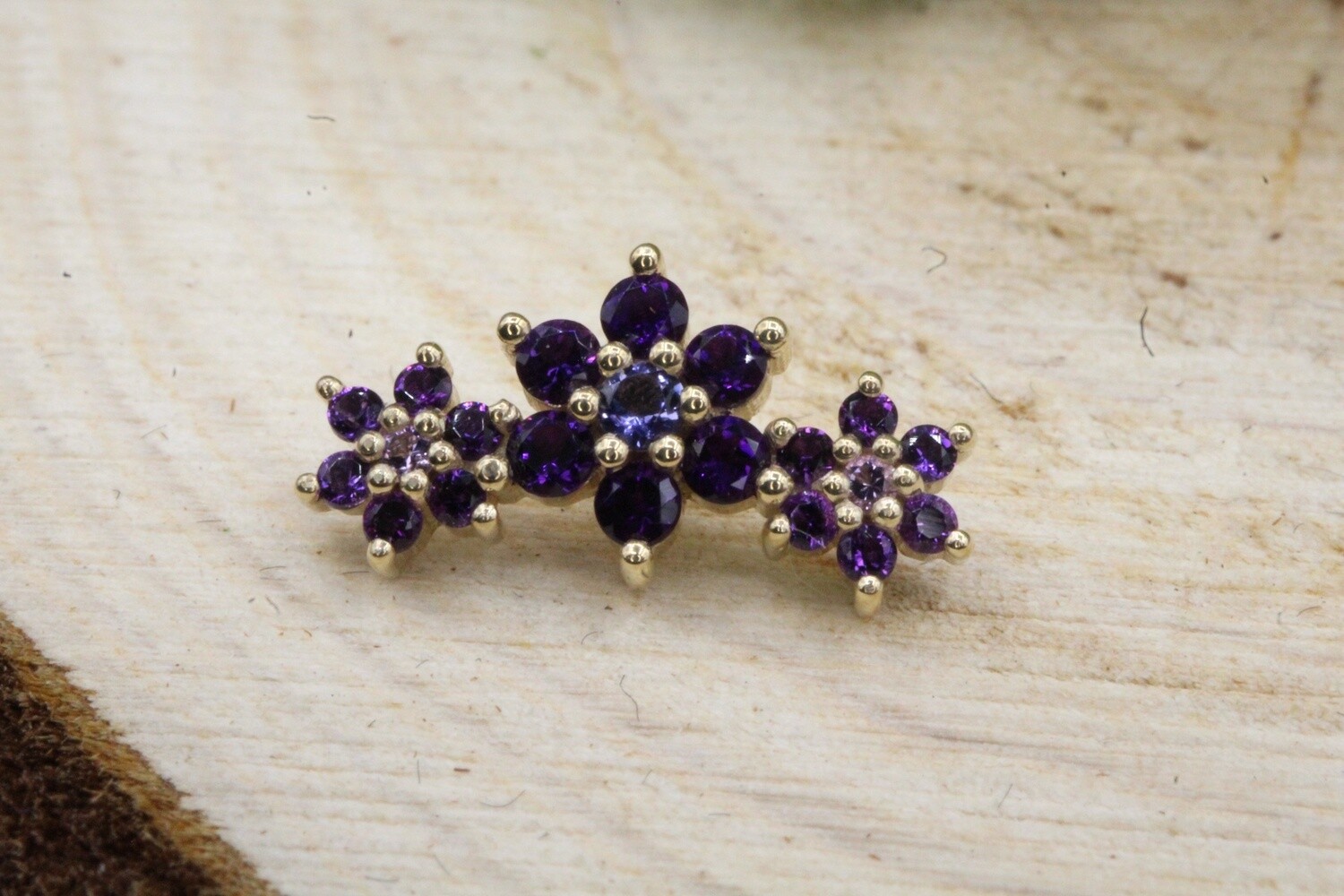 Threaded Yellow Gold Estrella Top, Gauge: 14/12ga, Stone: Light Amethyst AA/ Amethyst AA/ Iolite AA
