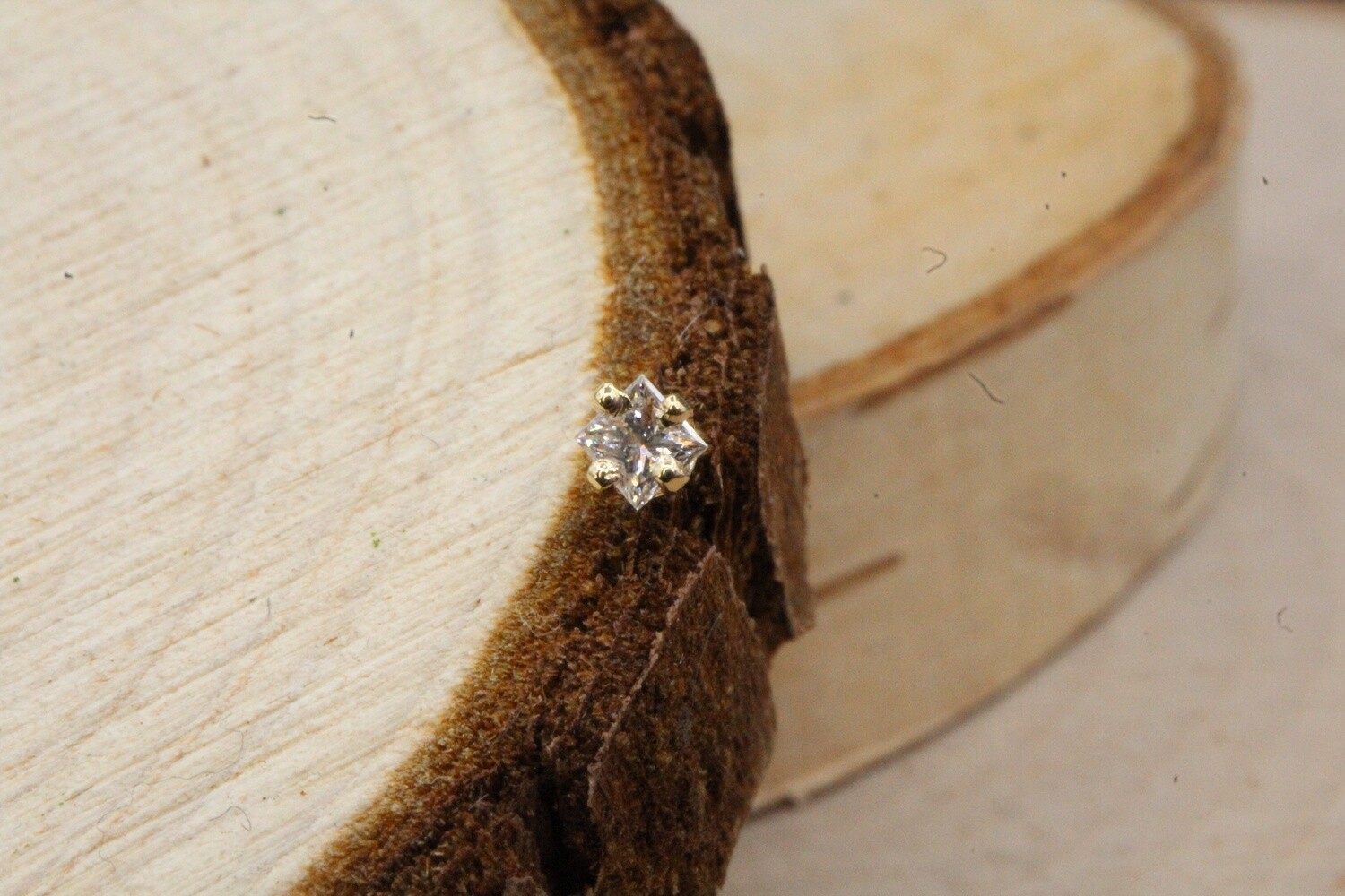Threadless Yellow Gold Princess Prong Top, Stone: White Diamond