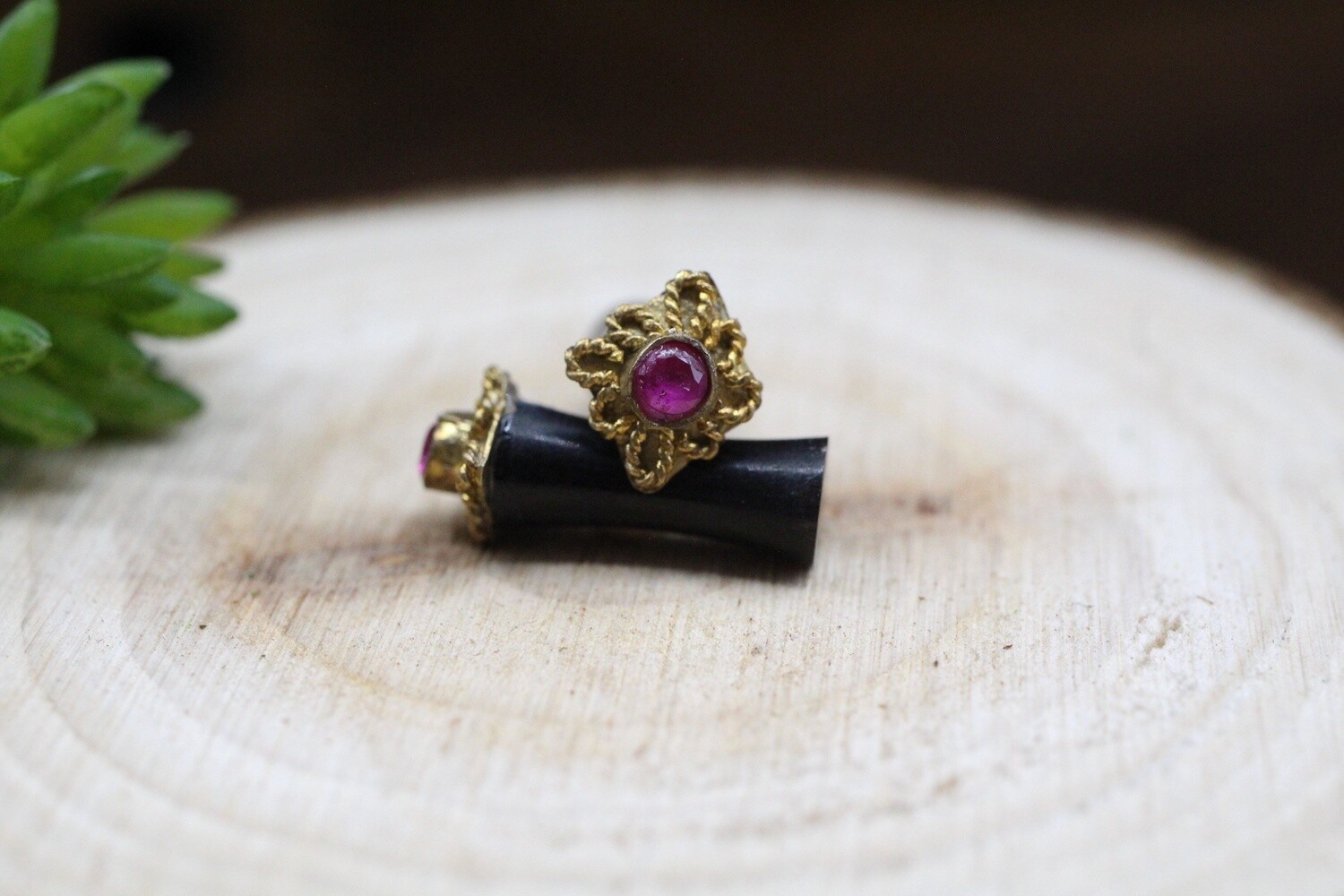 Discount 6g Plugs, Type: 1., Material: Horn, Style: Yellow Brass w/Red Gem