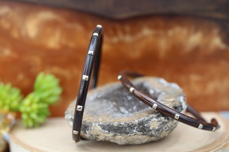 Discount 6g Bone, Horn, or Wood Hangers