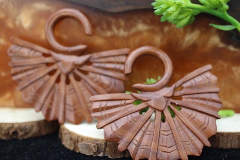 Discount 4g Bone, Horn, or Wood Hangers