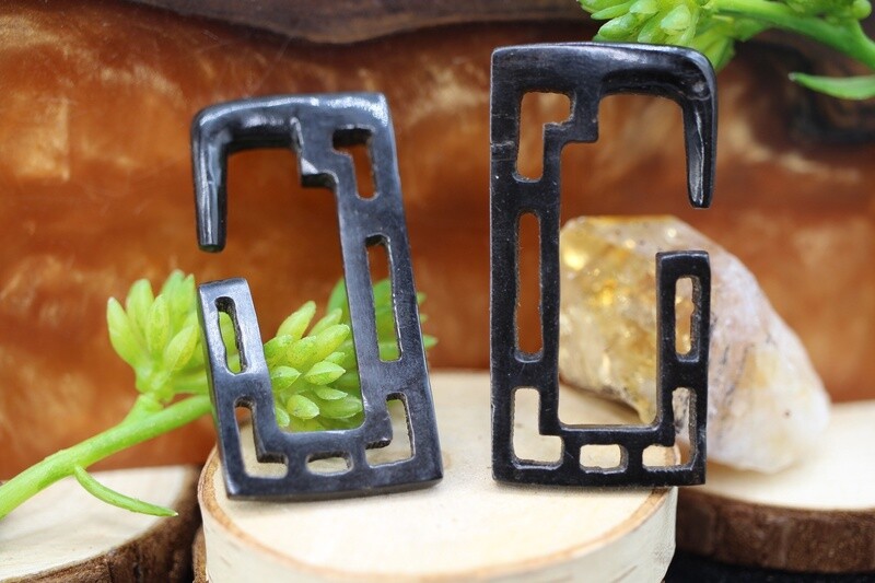 Discount 2g Bone, Horn, or Wood Hangers