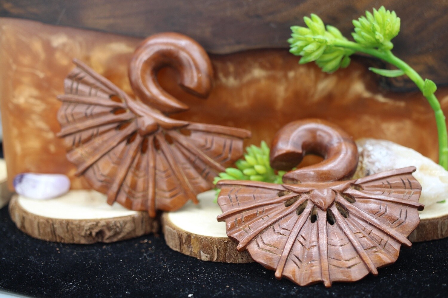 Discount 9/16&quot; Wood Hangers, Type: 1.