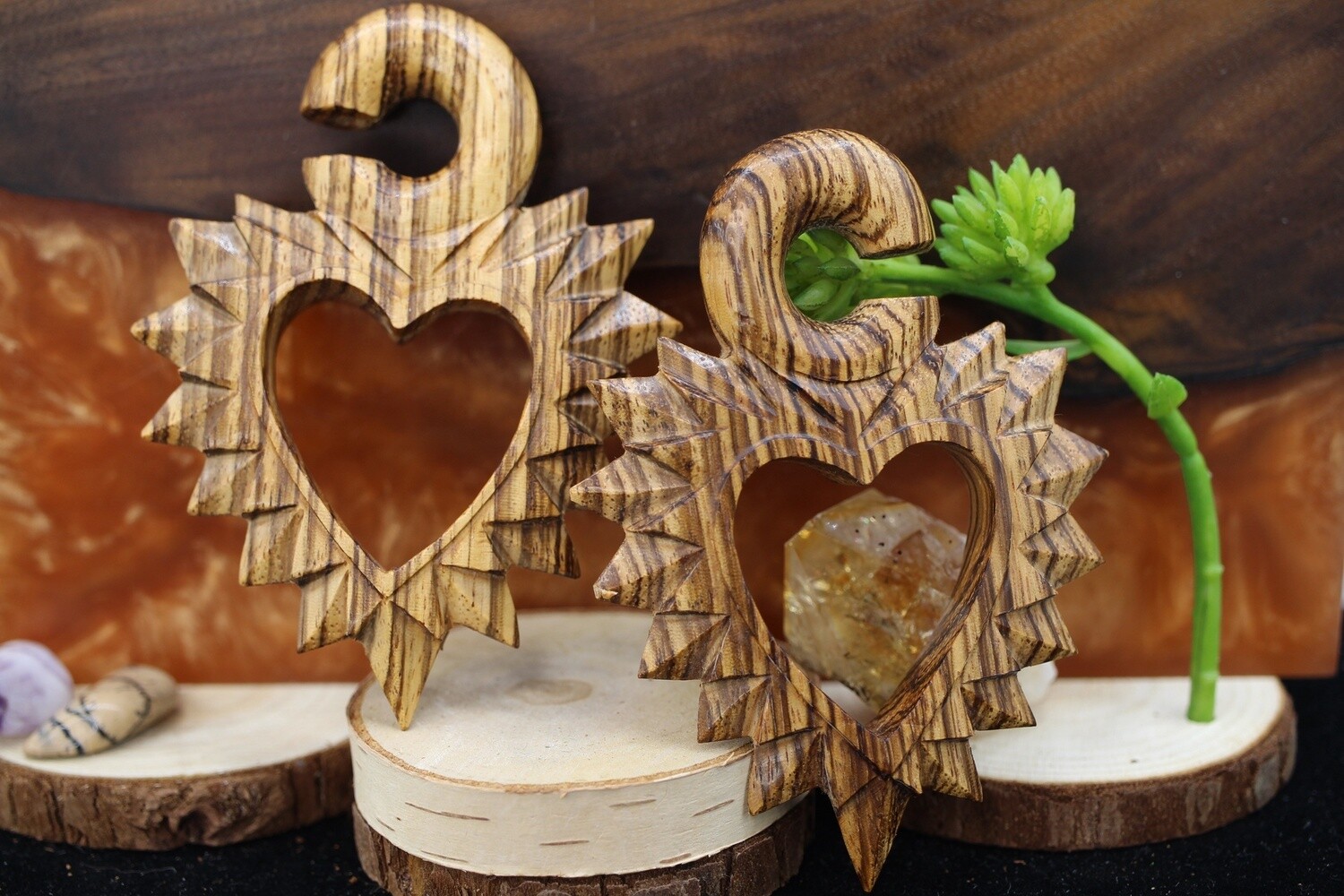 Discount 1/2&quot; Bone, Horn, or Wood Hangers, Style: 1.