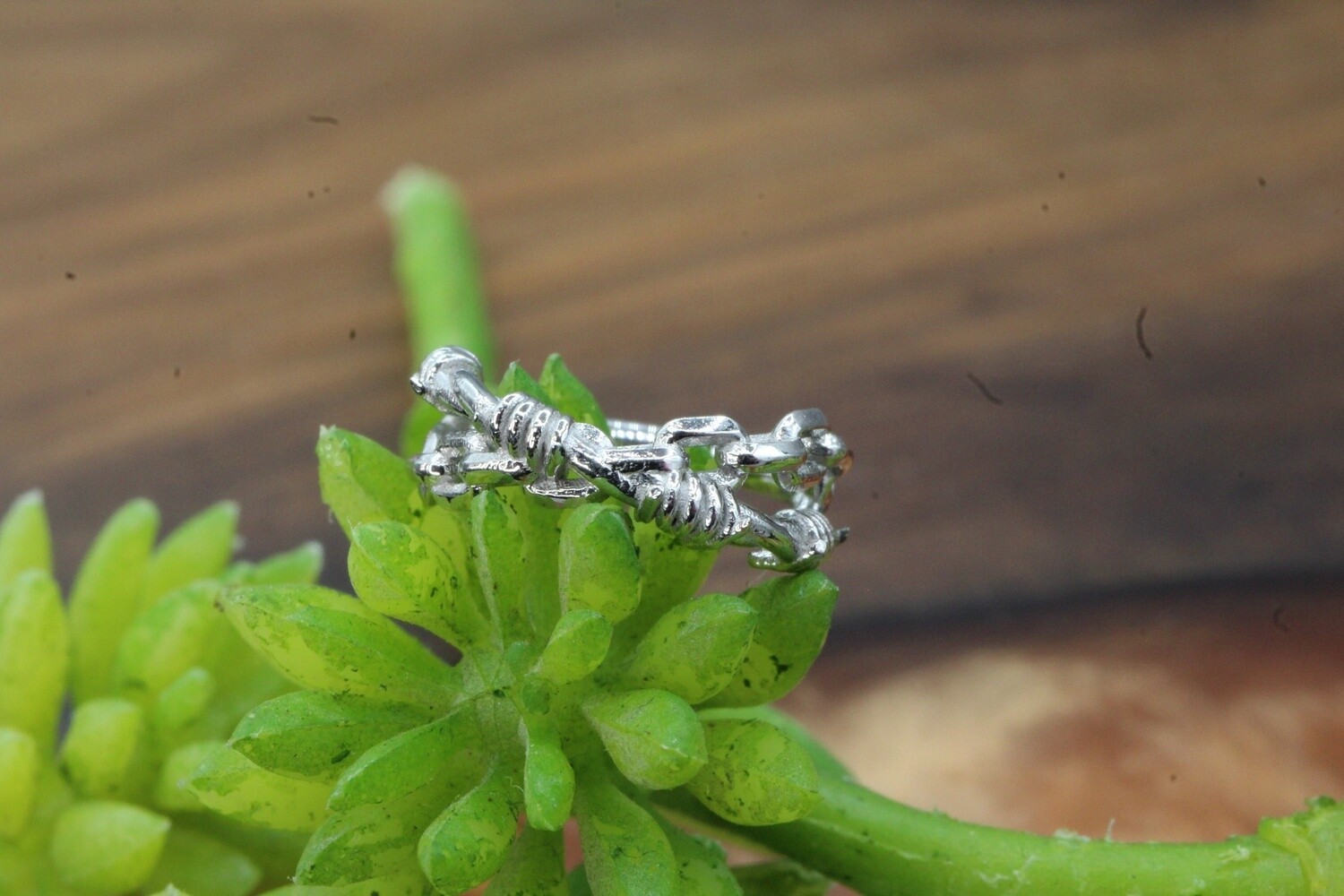 White Gold Fury Hinge Ring, Diameter: 3/8&#39;&#39;