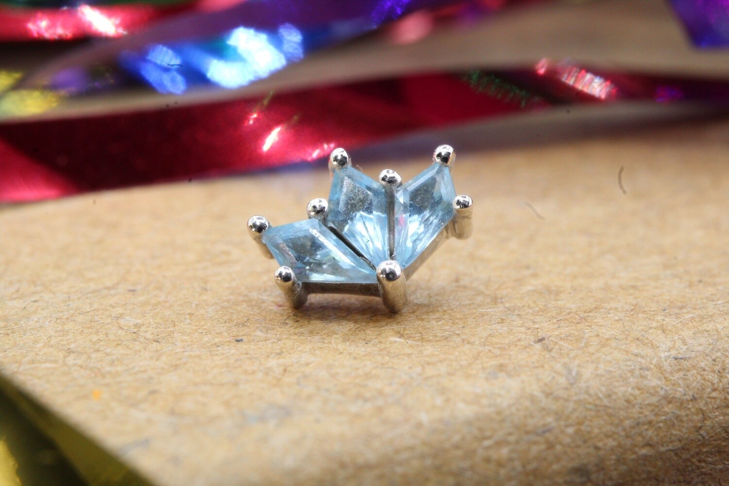 Threaded White Gold Daydream, Gauge: 18/16ga, Stone: Swiss Blue Topaz