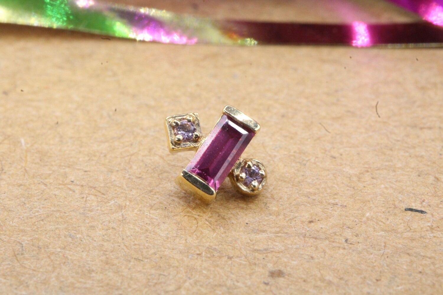 Threaded Yellow Gold Tesla Babe, Gauge: 18/16ga, Stone: Rhodolite Garnet/Light Amethyst Accents