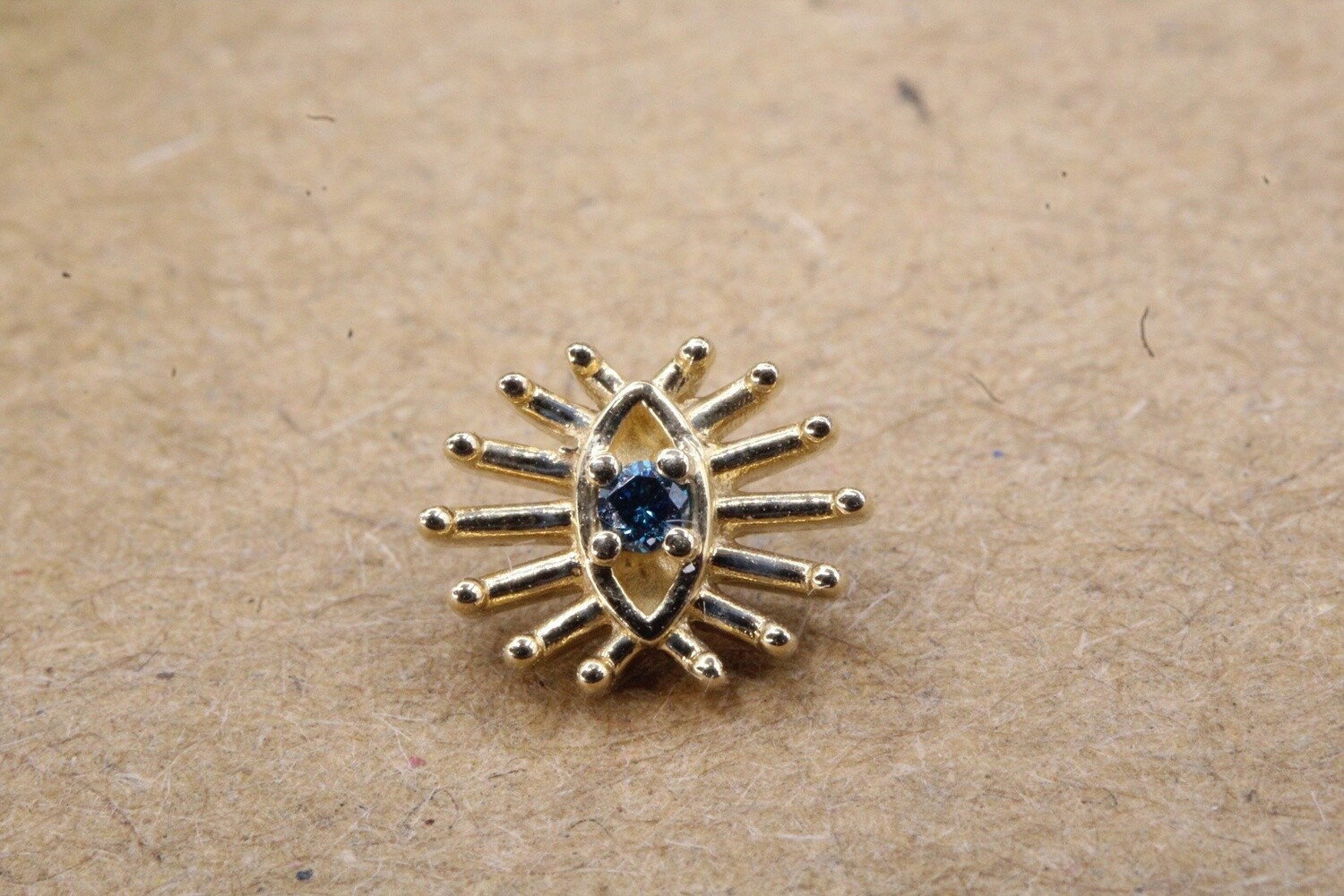 Threaded Yellow Gold Trixy, Gauge: 18/16ga, Stone: Ice Blue Diamond