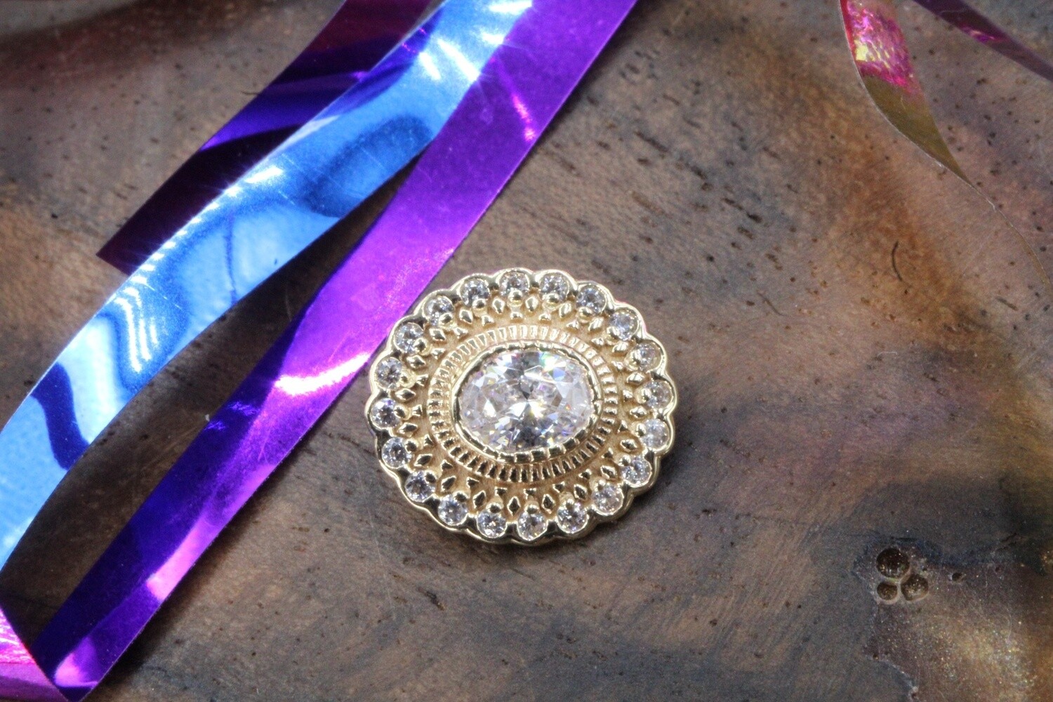 Threaded Yellow Gold Isabella End, Gauge: 16ga, Stone: White CZ