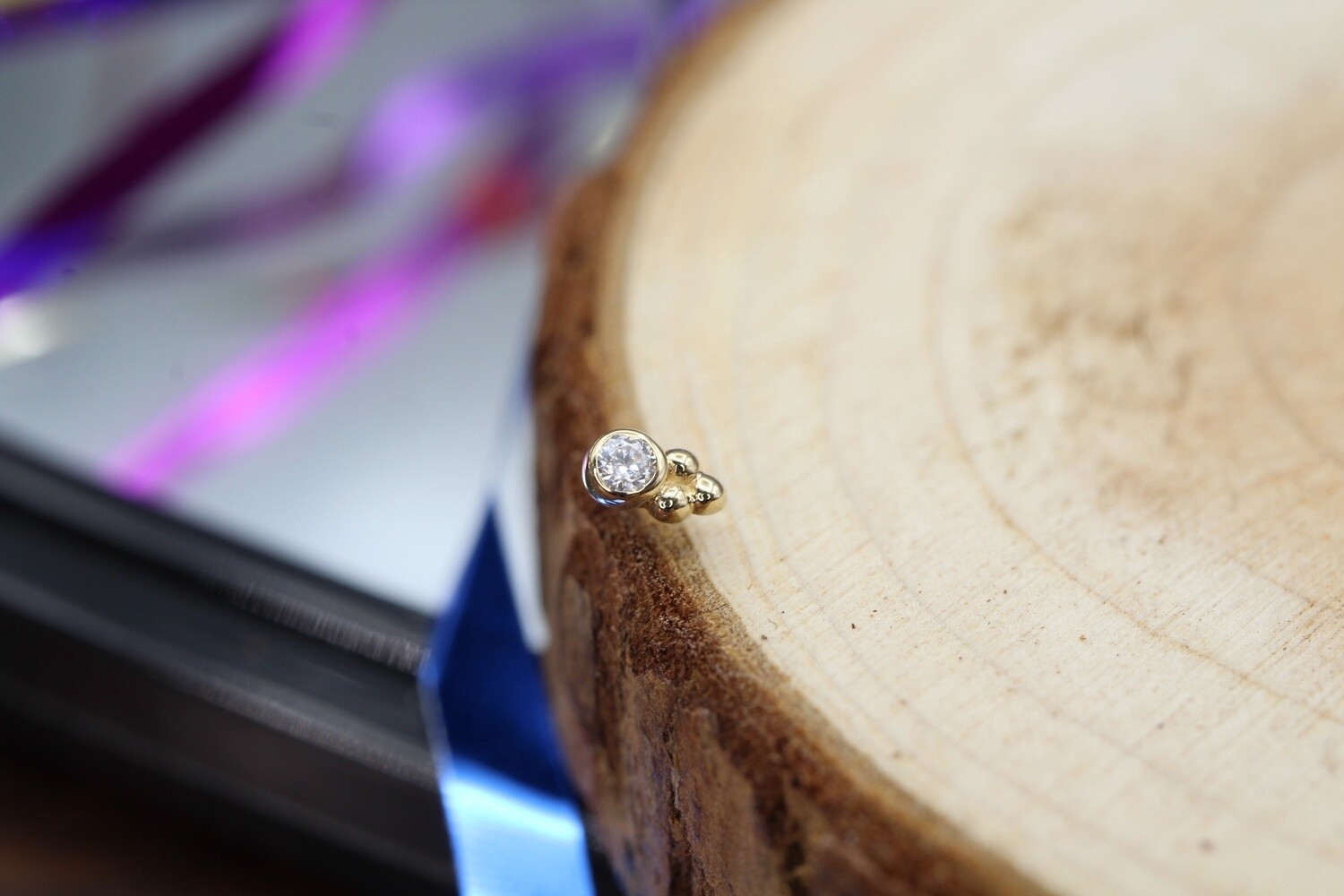 Threadless Yellow Gold Round Bezel with Tri-Bead Accent Top, Stone: White CZ