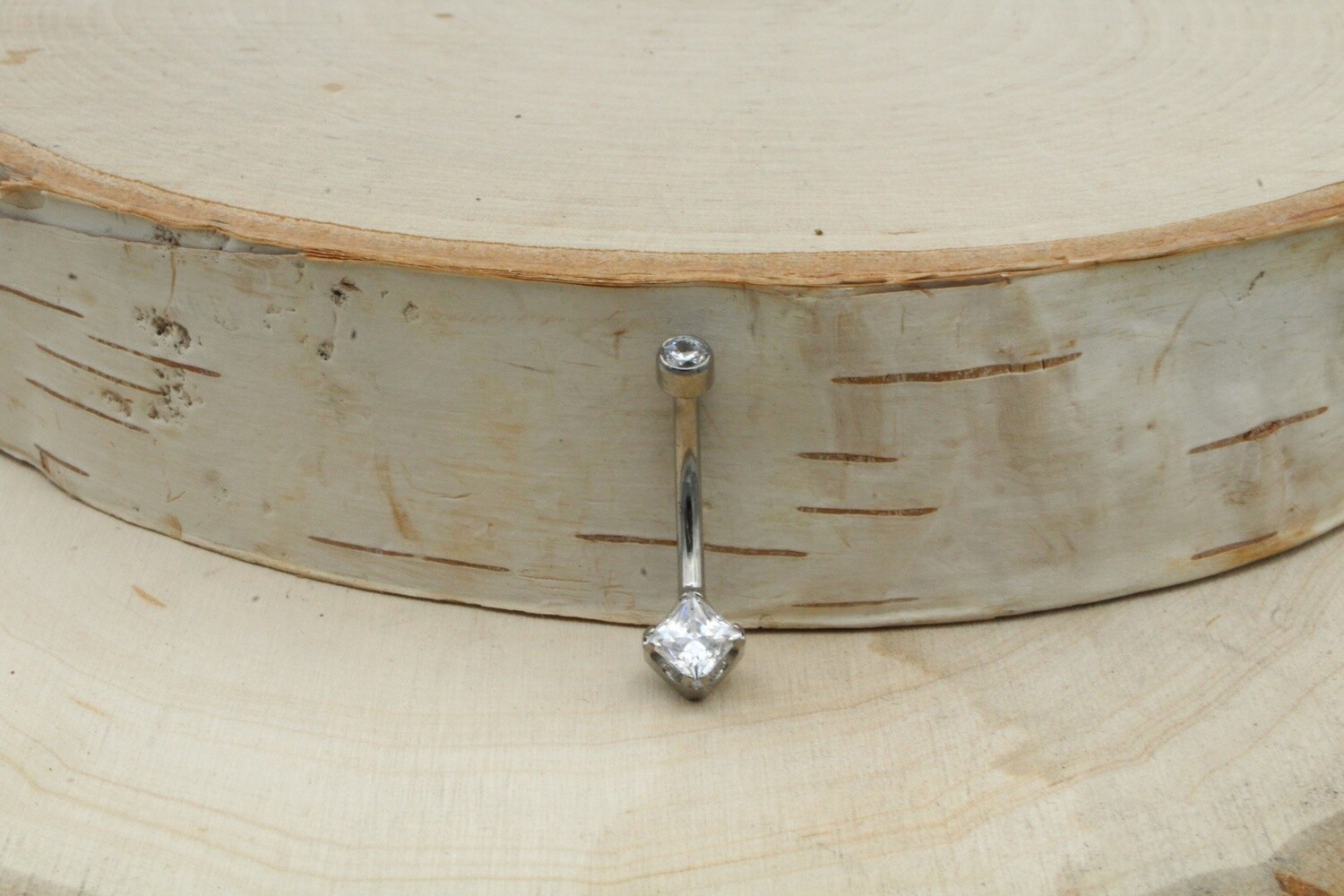 Threaded Princess Prong Set Navel Curve, Bottom Size: Small Prong, Length: 5/16&#39;&#39;, Colour: CZ