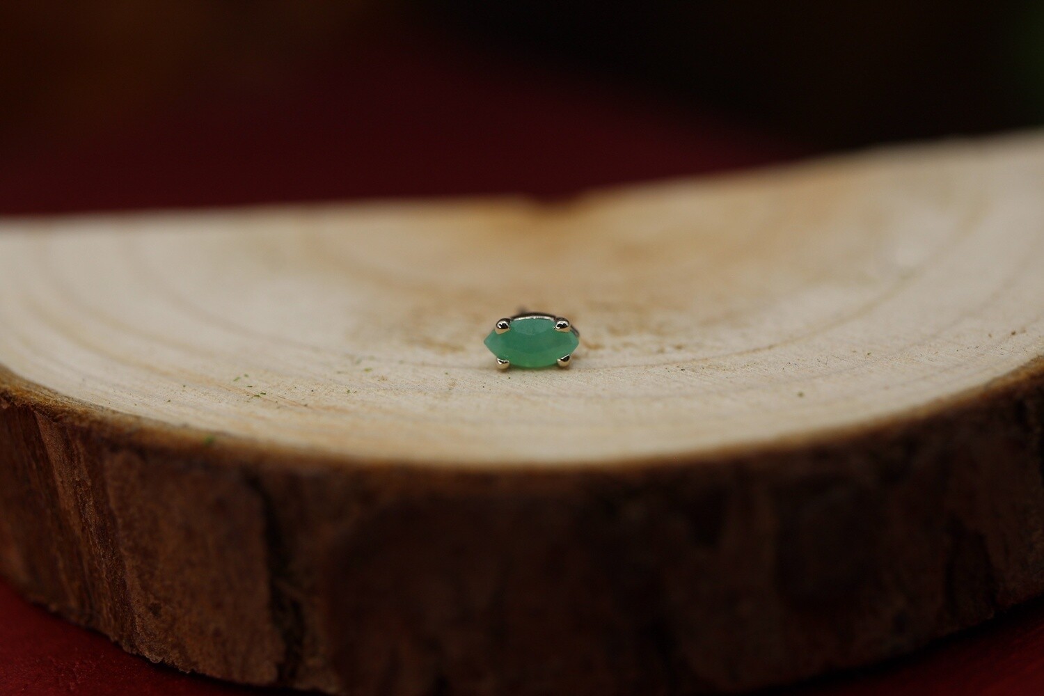 Threadless White Gold Marquise 4-Prong Top, Stone: Chrysoprase