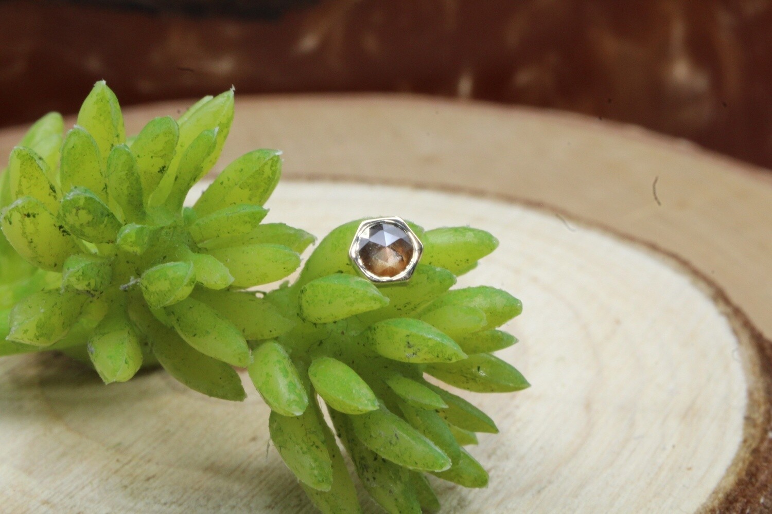 Threadless Yellow Gold Single Honeycomb Top, Size: 4mm, Stone: Zawadi Sapphire