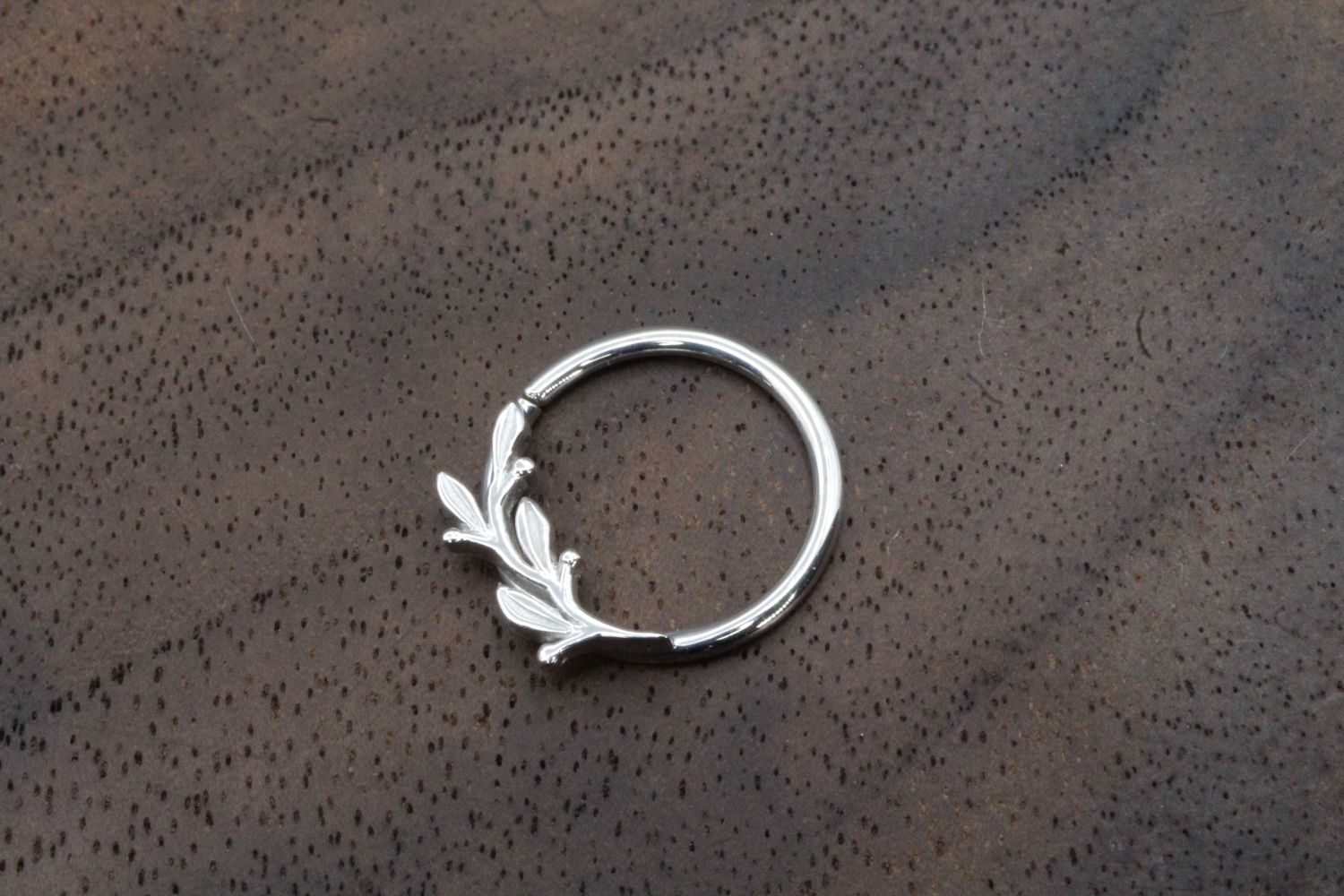White Gold Amity Seam Ring, Direction: Curve to the left, Size: 18ga 1/4&#39;&#39;, Style: Small
