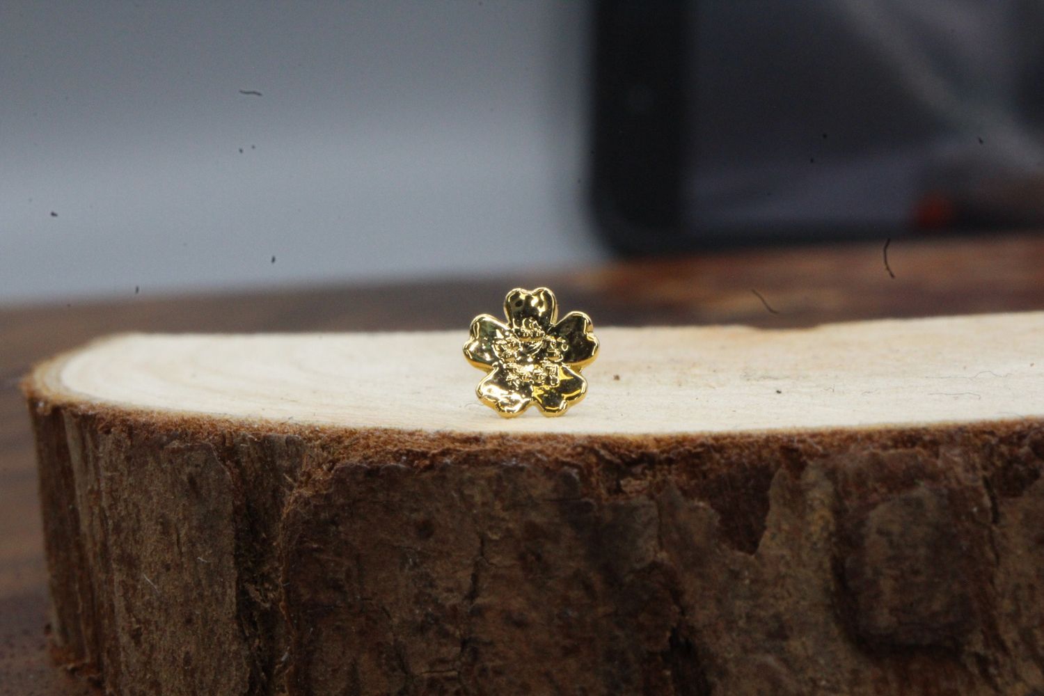 Threadless Yellow Gold Simple Daisy