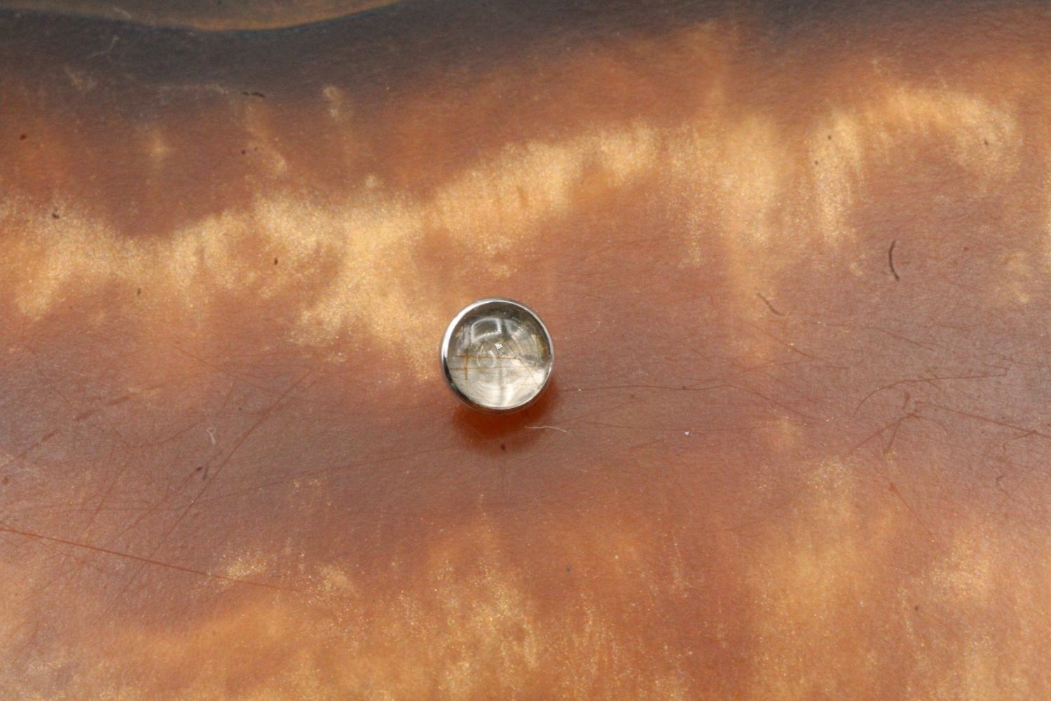 Threaded White Gold Round Cup, Gauge: 18/16ga, Size: 5mm, Stone: Copper Rutilated Quartz